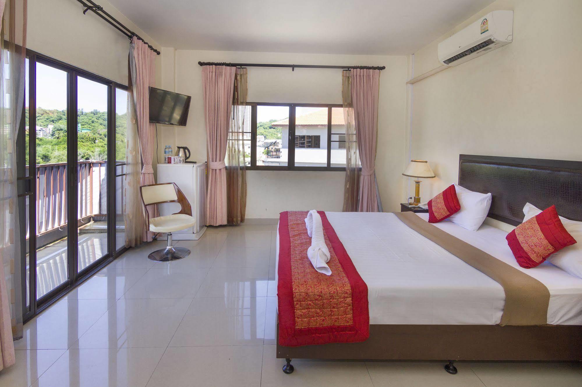 Royal Q & D Suites Pattaya Exterior photo